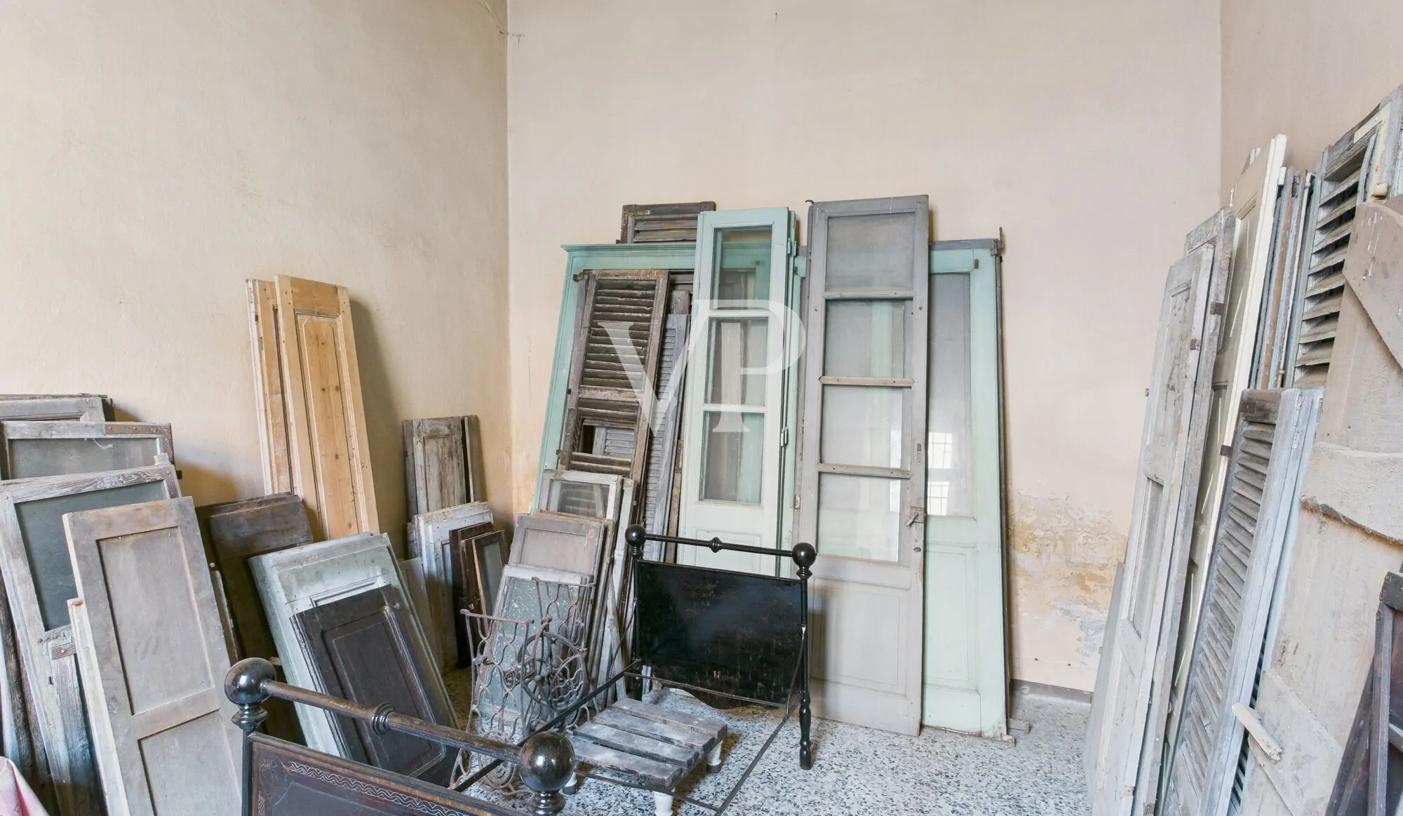 Wonderful historical palace within the walls of the castle of Castellazzo Novarese