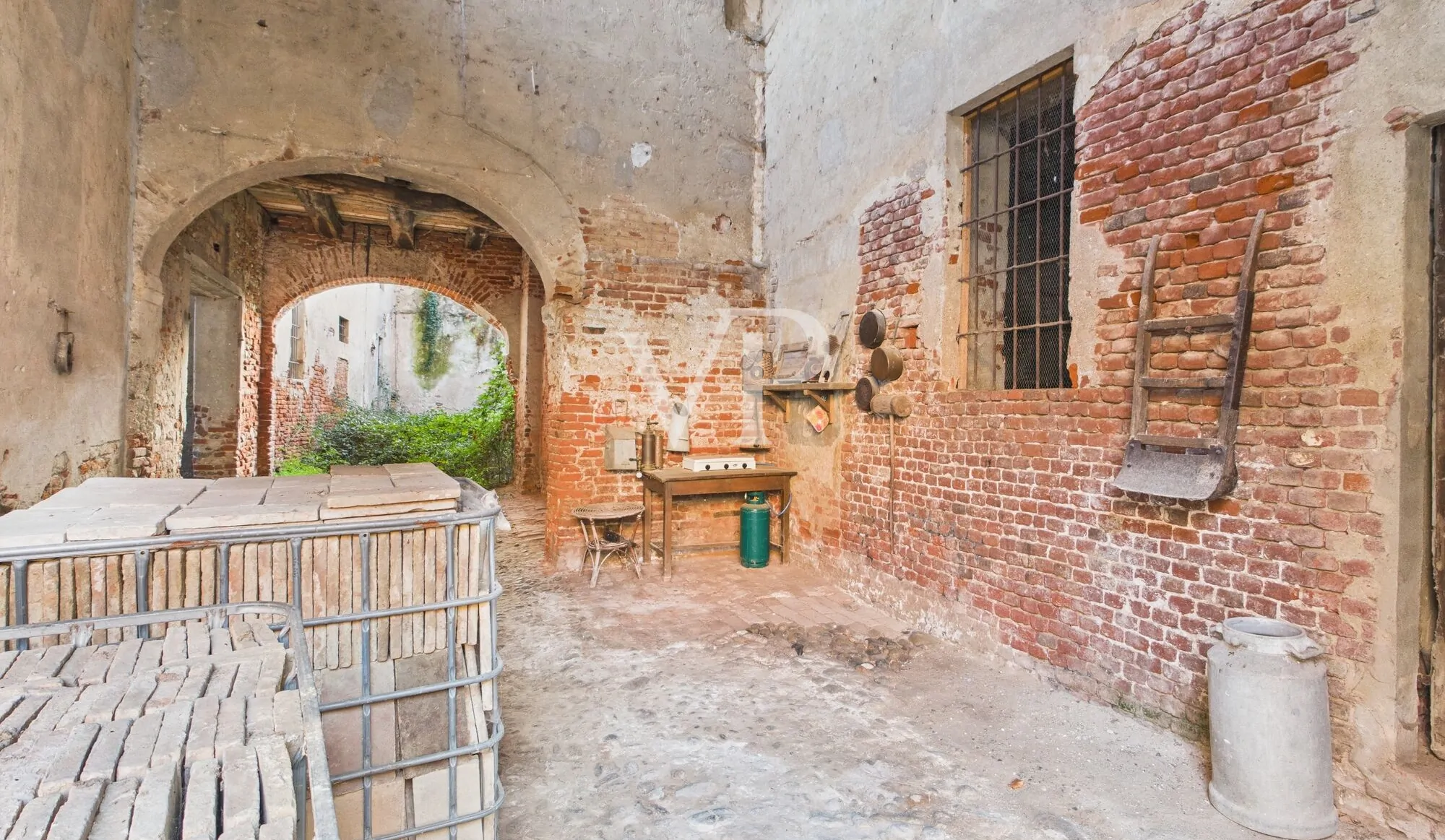 Wonderful historical palace within the walls of the castle of Castellazzo Novarese