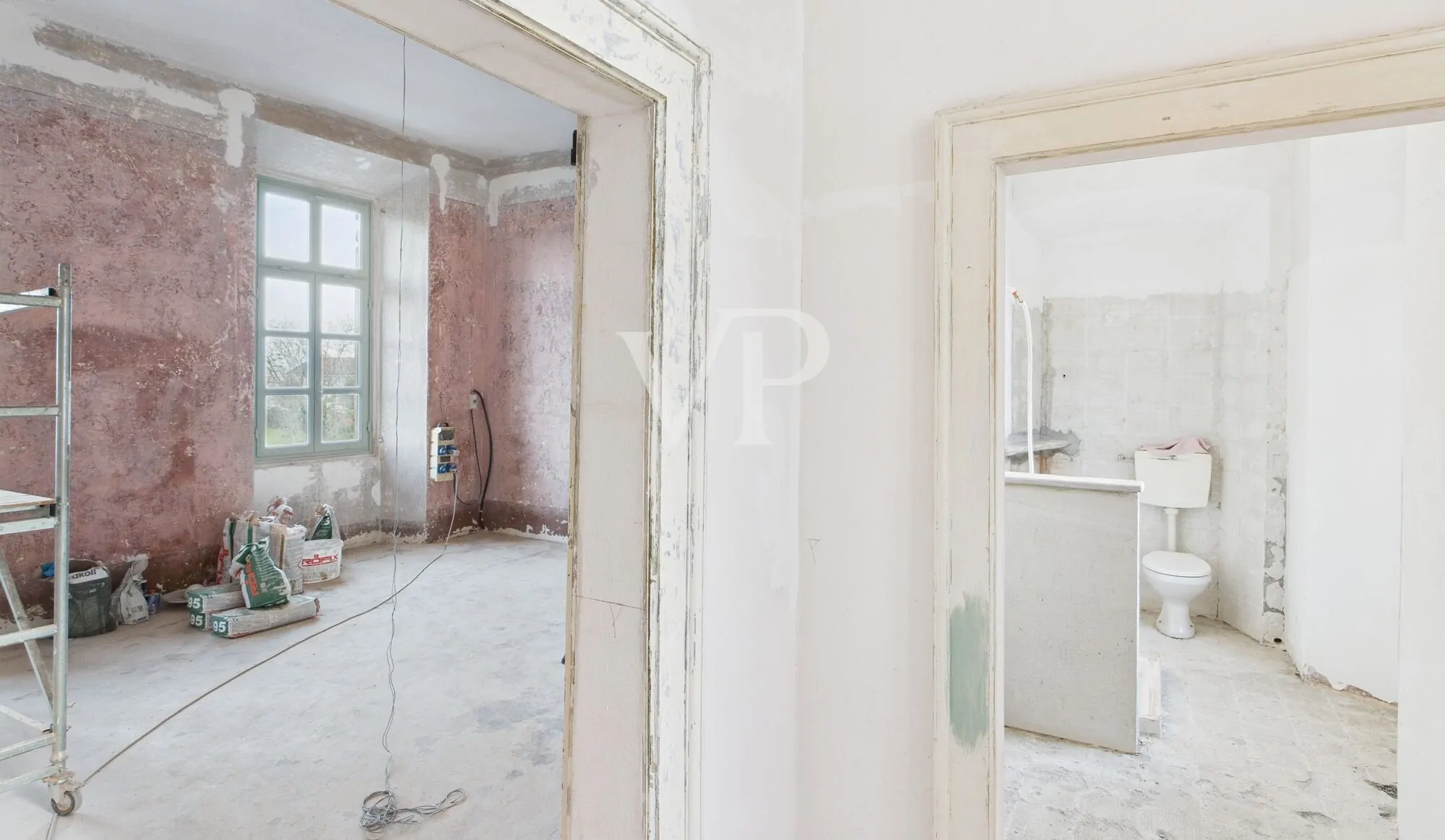 Wonderful historical palace within the walls of the castle of Castellazzo Novarese