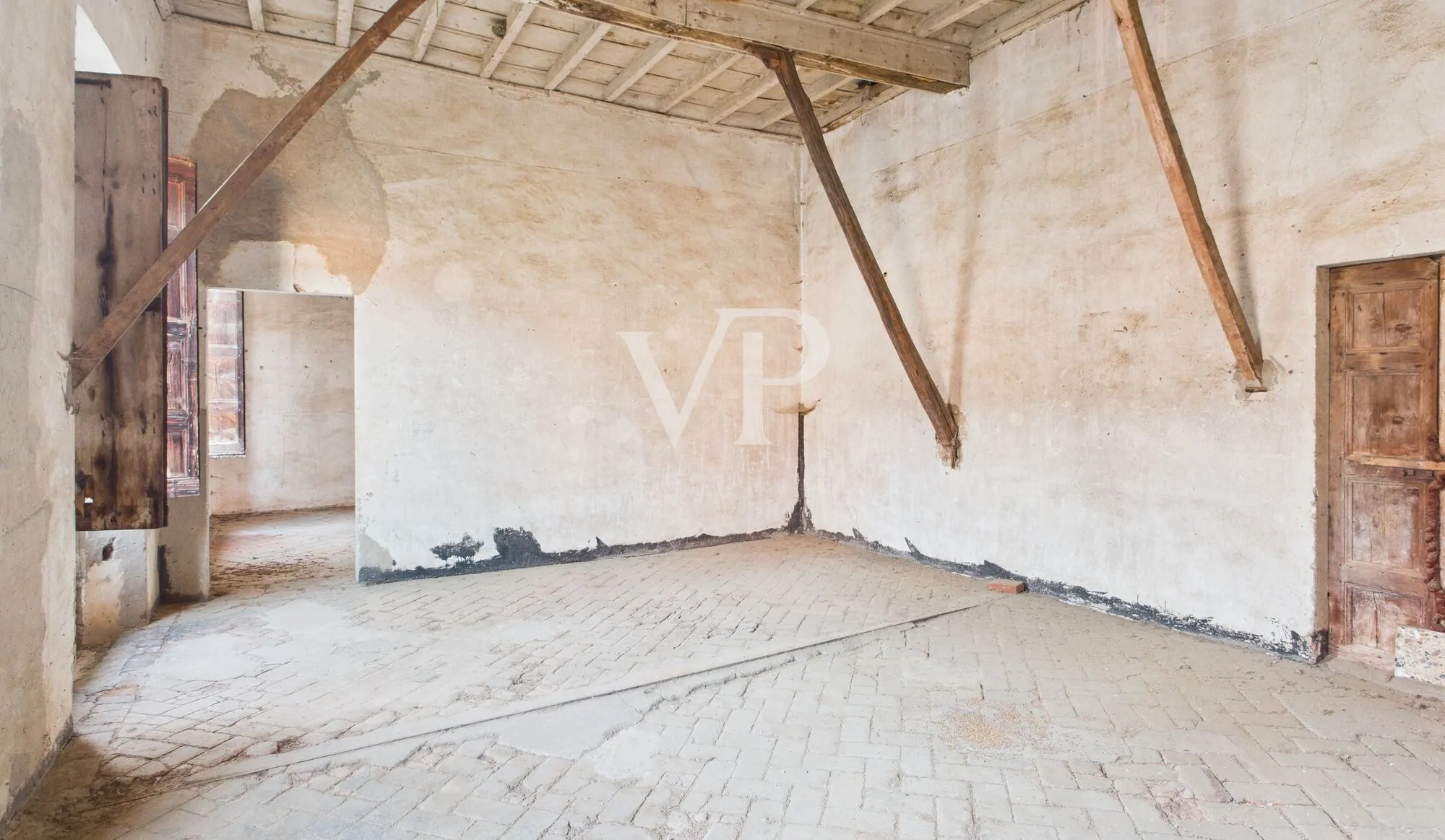 Wonderful historical palace within the walls of the castle of Castellazzo Novarese