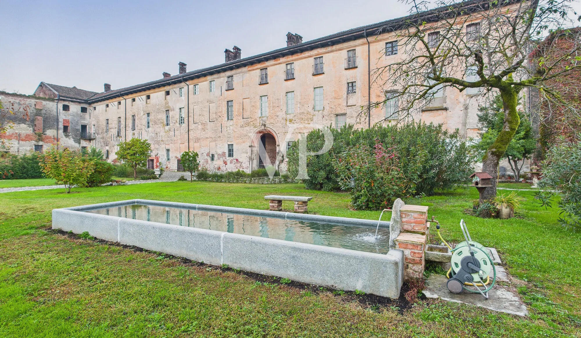 Wonderful historical palace within the walls of the castle of Castellazzo Novarese