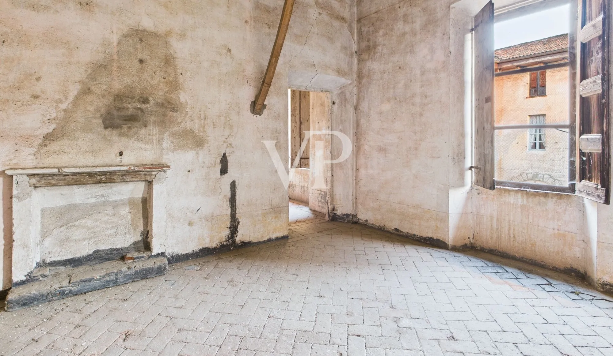 Wonderful historical palace within the walls of the castle of Castellazzo Novarese