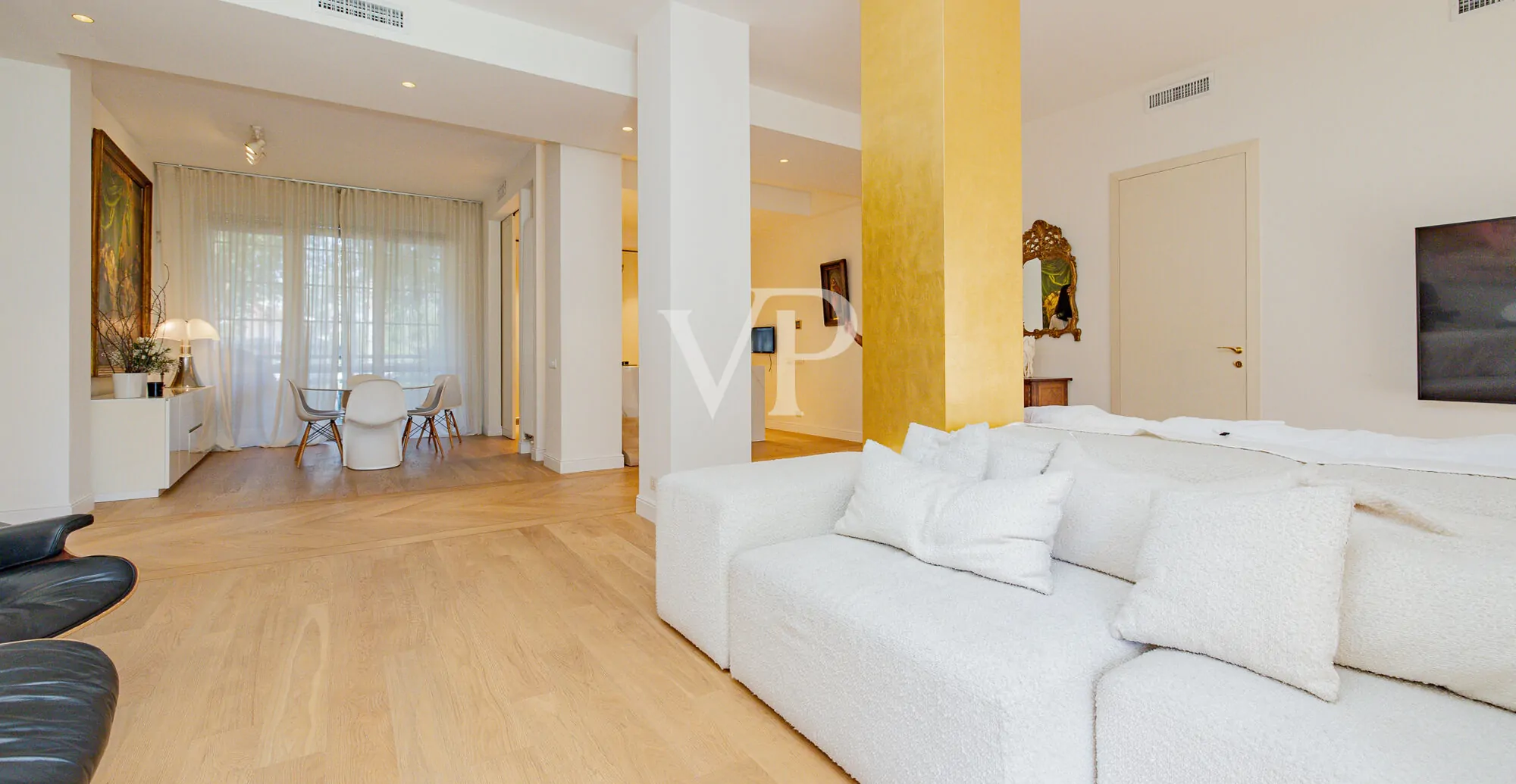 San Siro Club: renovierte Fünf-Zimmer-Wohnung mit Terrasse in einer prestigeträchtigen Anlage mit Schwimmbad