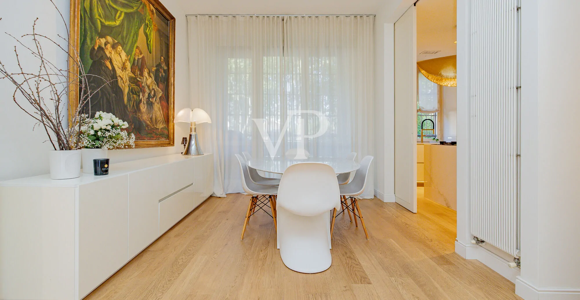 San Siro Club: renovierte Fünf-Zimmer-Wohnung mit Terrasse in einer prestigeträchtigen Anlage mit Schwimmbad