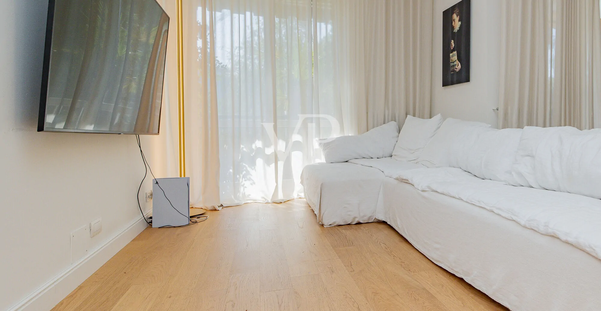 San Siro Club: renovierte Fünf-Zimmer-Wohnung mit Terrasse in einer prestigeträchtigen Anlage mit Schwimmbad