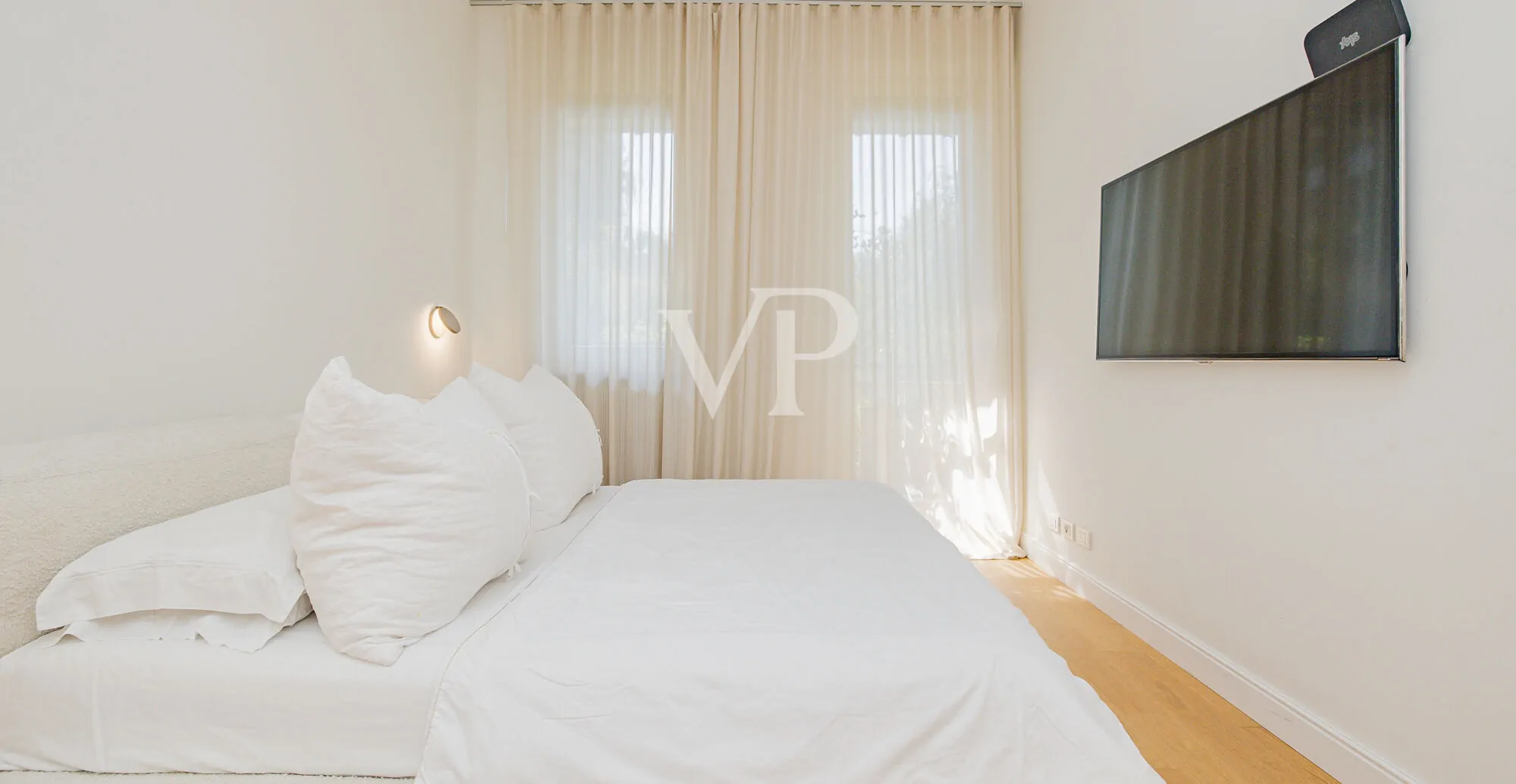 San Siro Club: renovierte Fünf-Zimmer-Wohnung mit Terrasse in einer prestigeträchtigen Anlage mit Schwimmbad