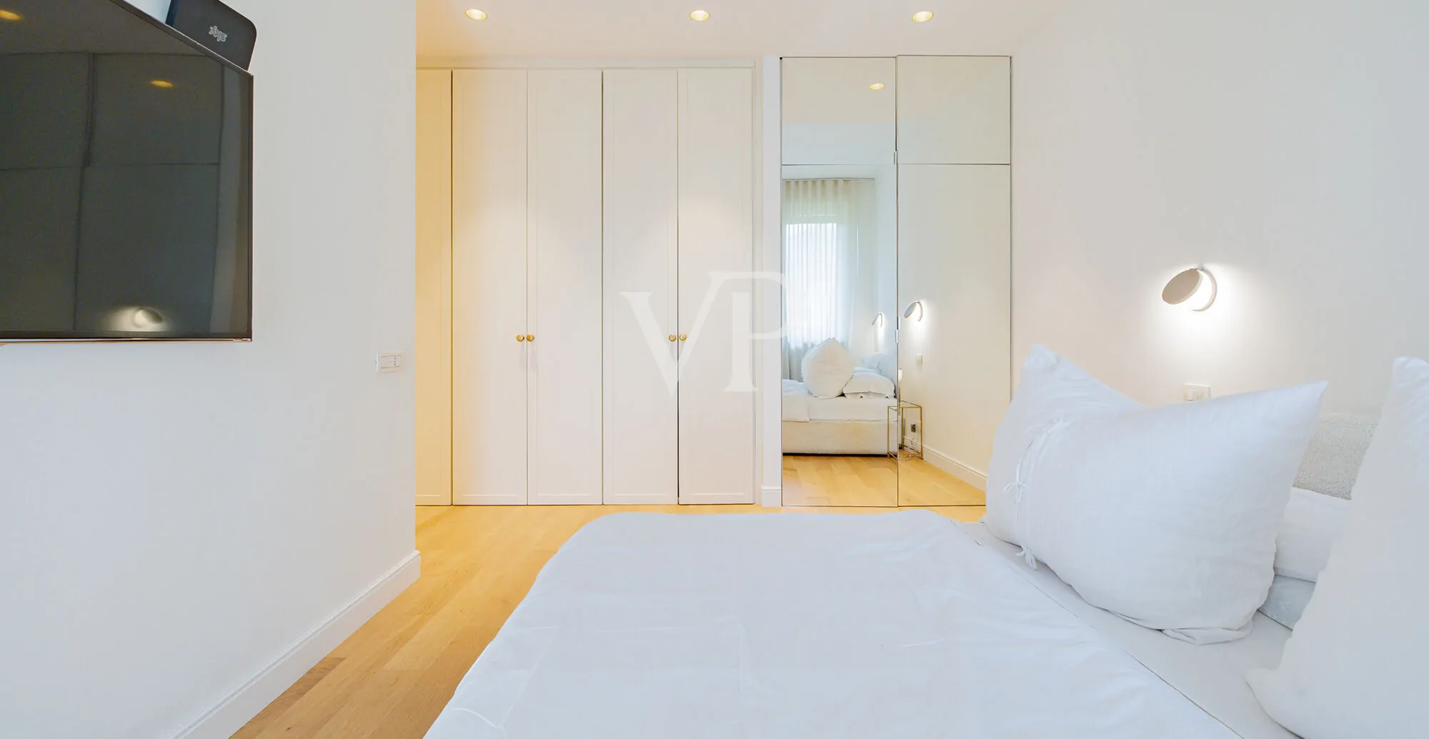 San Siro Club: renovierte Fünf-Zimmer-Wohnung mit Terrasse in einer prestigeträchtigen Anlage mit Schwimmbad