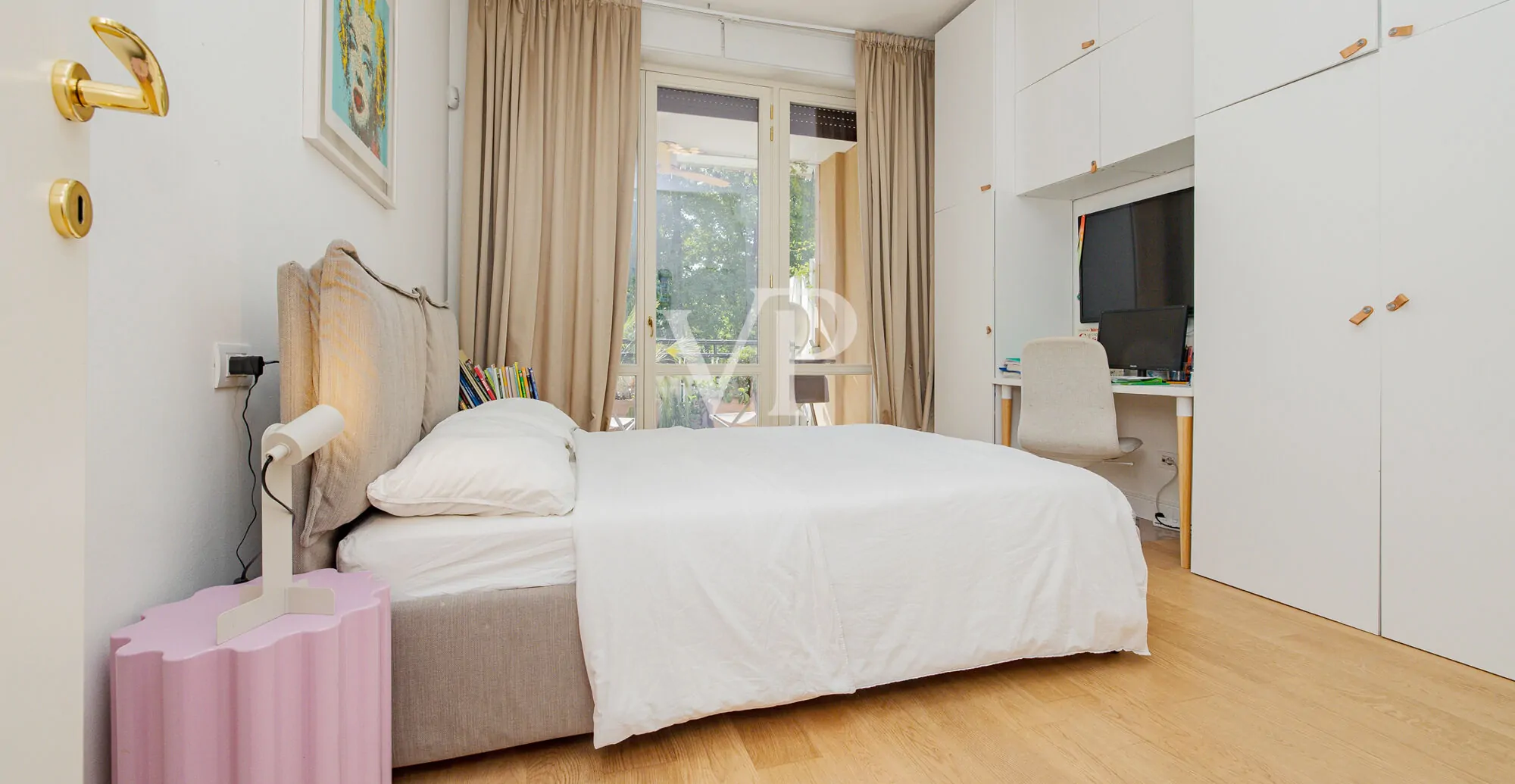 San Siro Club: renovierte Fünf-Zimmer-Wohnung mit Terrasse in einer prestigeträchtigen Anlage mit Schwimmbad