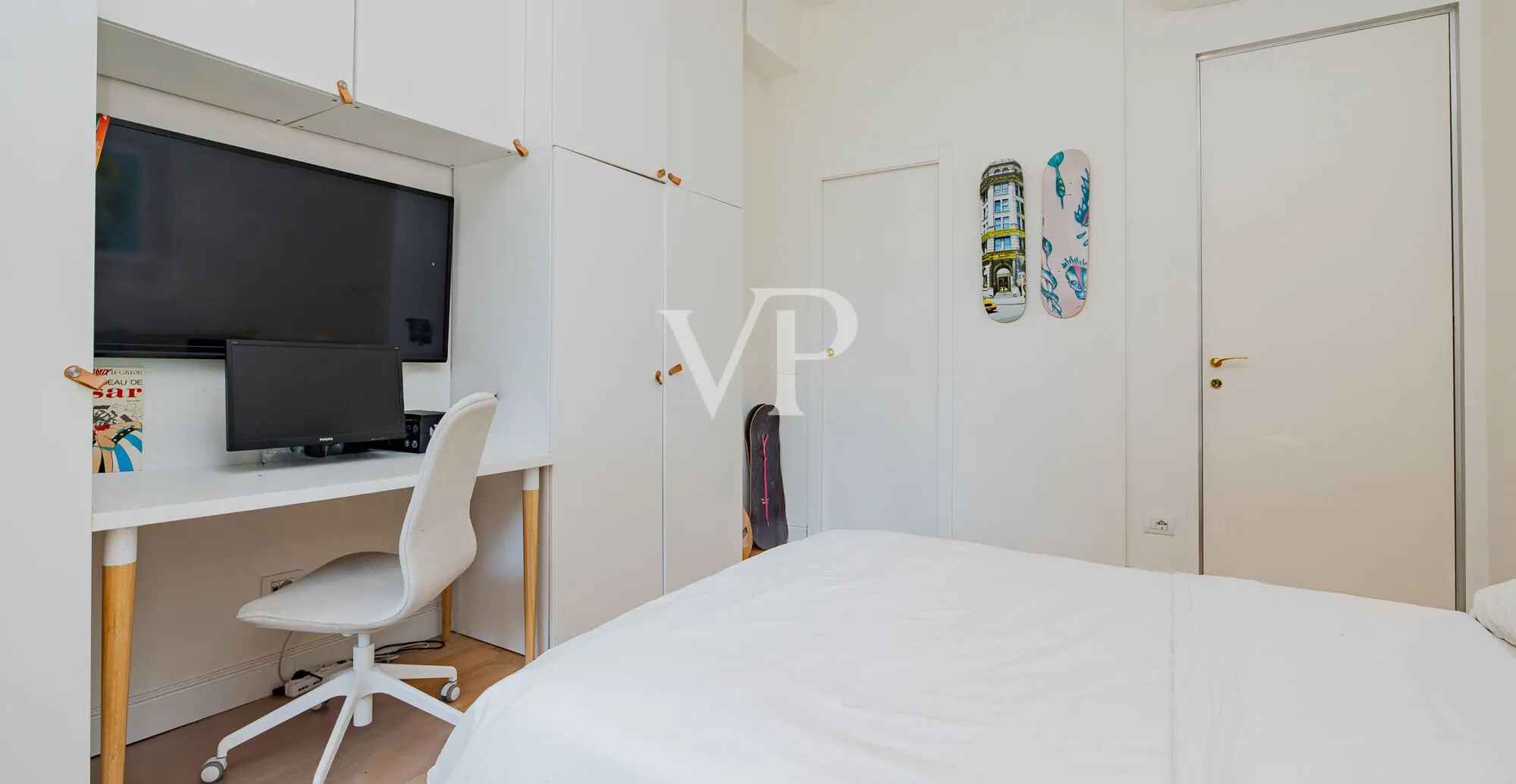 San Siro Club: renovierte Fünf-Zimmer-Wohnung mit Terrasse in einer prestigeträchtigen Anlage mit Schwimmbad