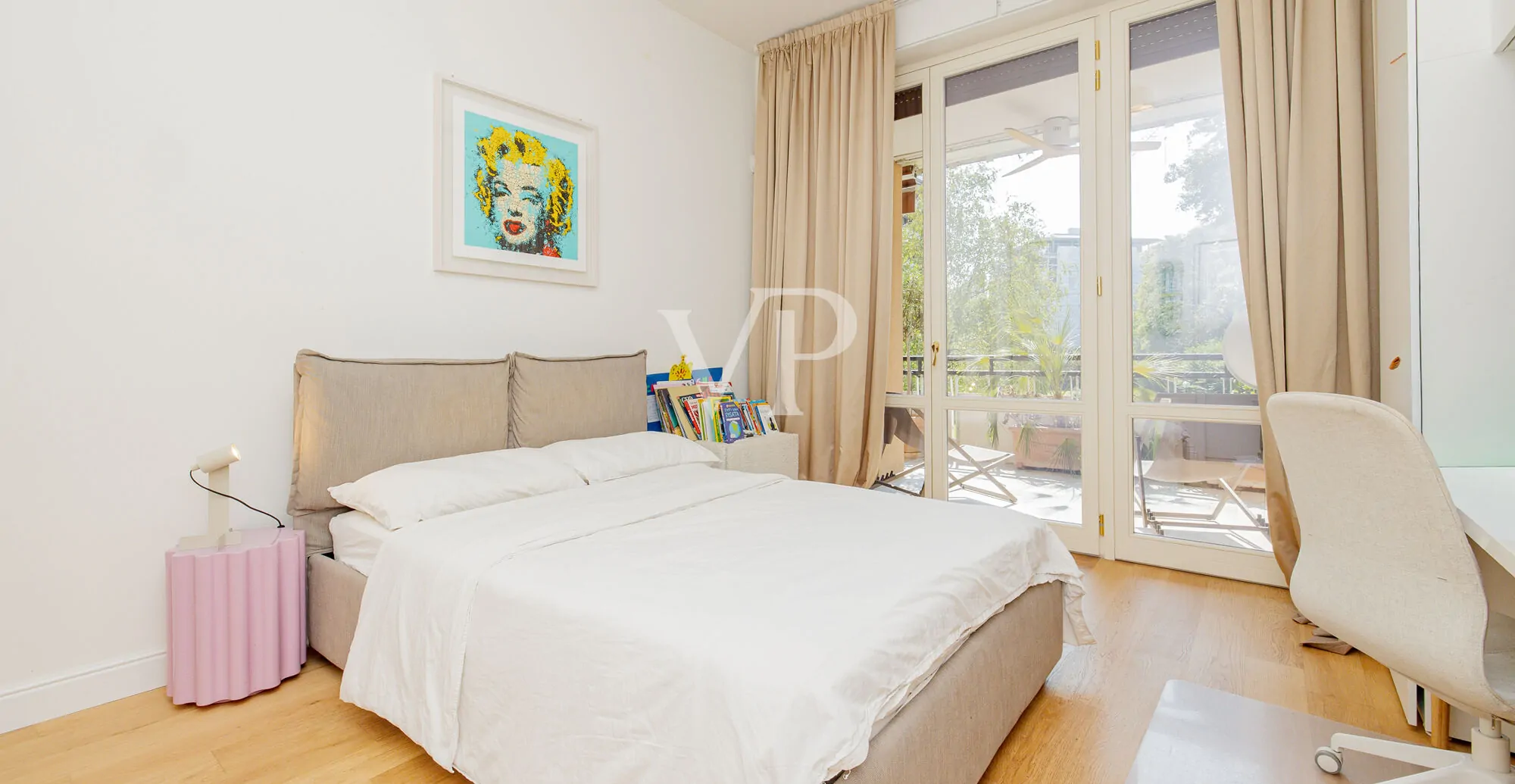 San Siro Club: renovierte Fünf-Zimmer-Wohnung mit Terrasse in einer prestigeträchtigen Anlage mit Schwimmbad