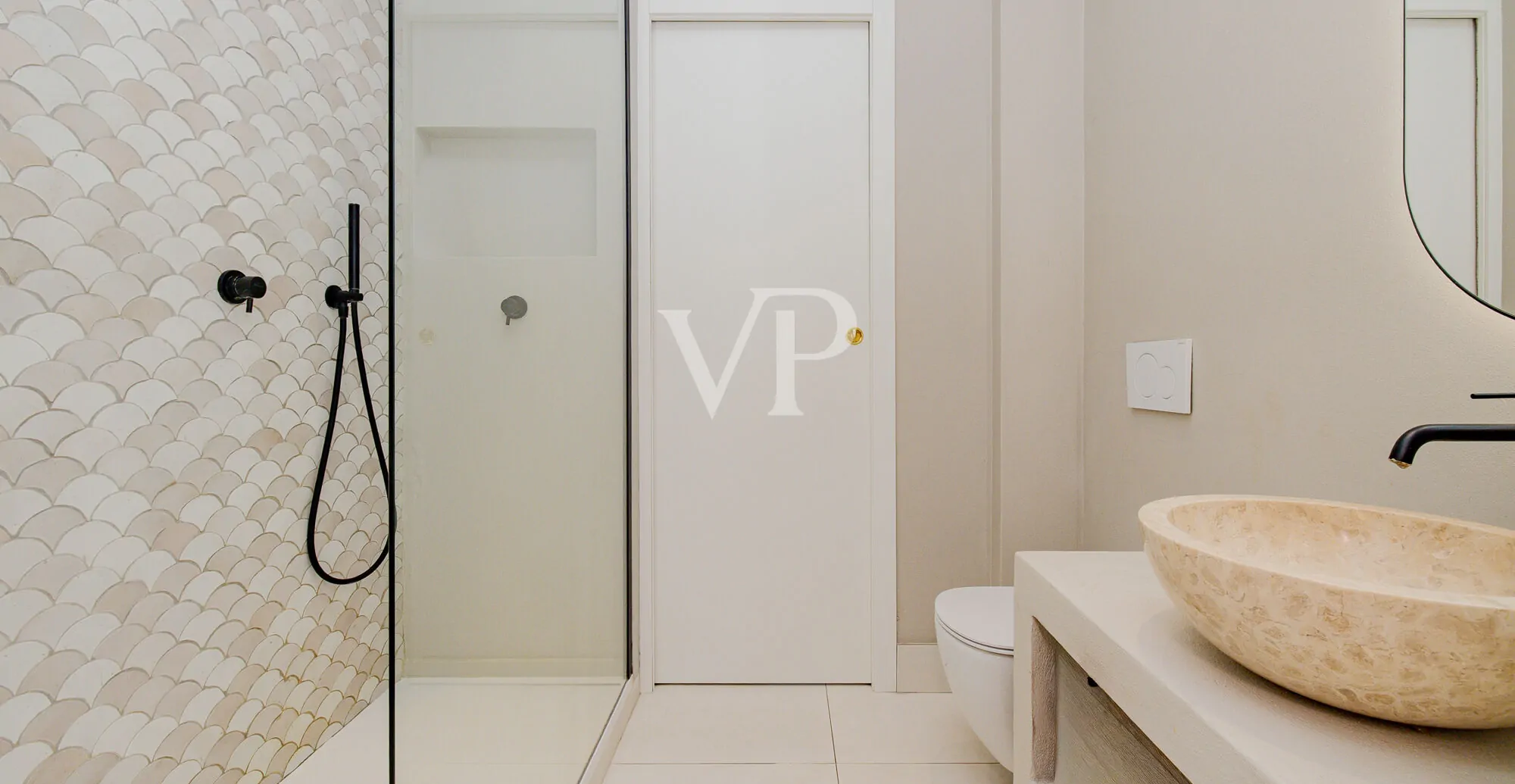 San Siro Club: renovierte Fünf-Zimmer-Wohnung mit Terrasse in einer prestigeträchtigen Anlage mit Schwimmbad