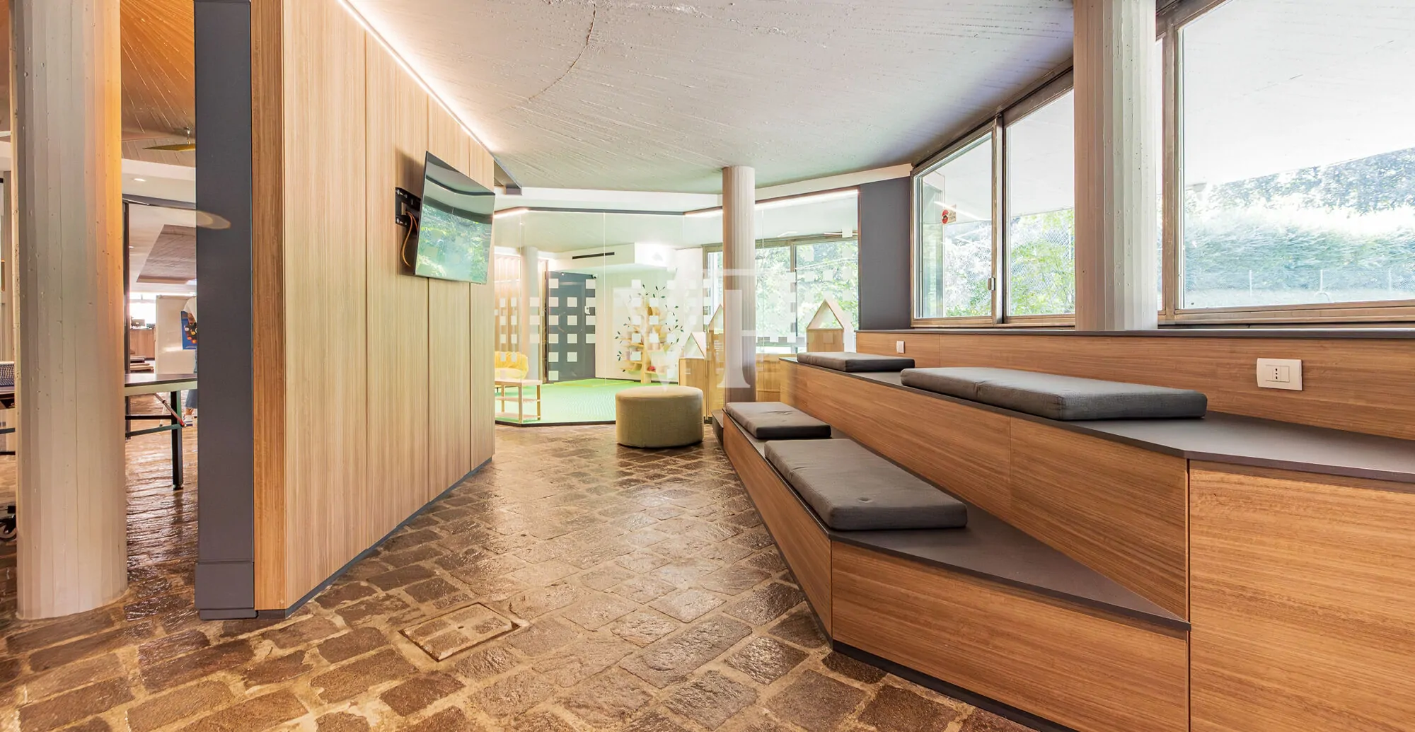 San Siro Club: renovierte Fünf-Zimmer-Wohnung mit Terrasse in einer prestigeträchtigen Anlage mit Schwimmbad