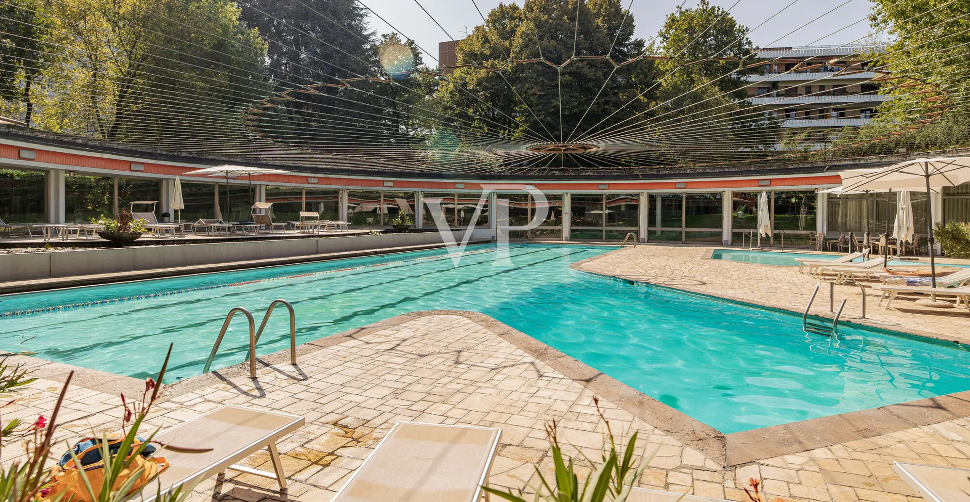 San Siro Club: renovierte Fünf-Zimmer-Wohnung mit Terrasse in einer prestigeträchtigen Anlage mit Schwimmbad