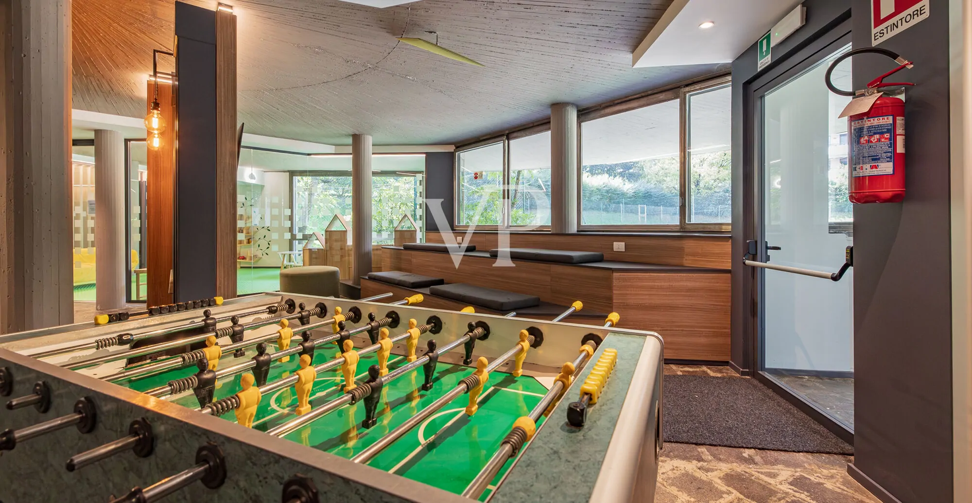 San Siro Club: renovierte Fünf-Zimmer-Wohnung mit Terrasse in einer prestigeträchtigen Anlage mit Schwimmbad