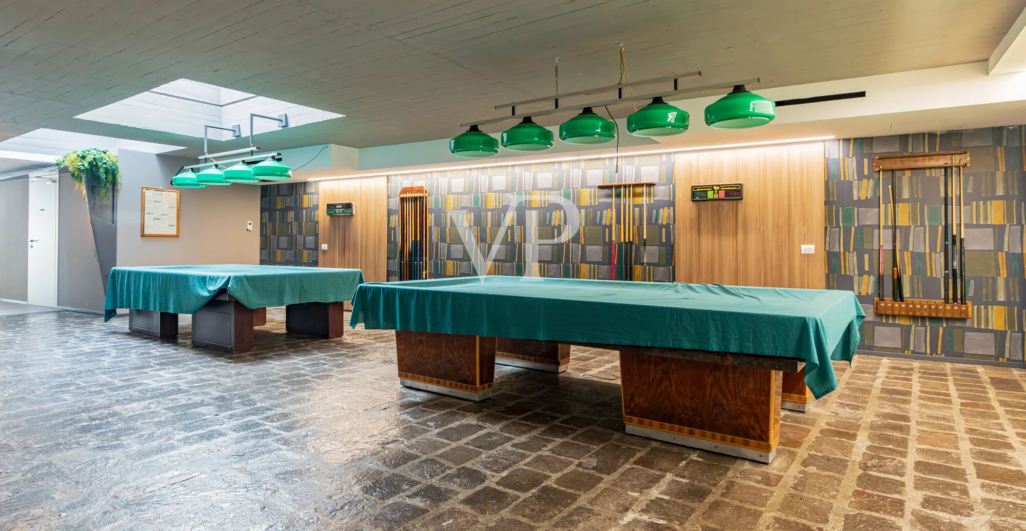 San Siro Club: renovierte Fünf-Zimmer-Wohnung mit Terrasse in einer prestigeträchtigen Anlage mit Schwimmbad