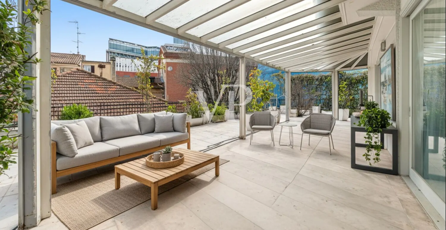 Drei-Zimmer-Wohnung in historischem Gebäude mit exklusiver 214 qm großer Terrasse