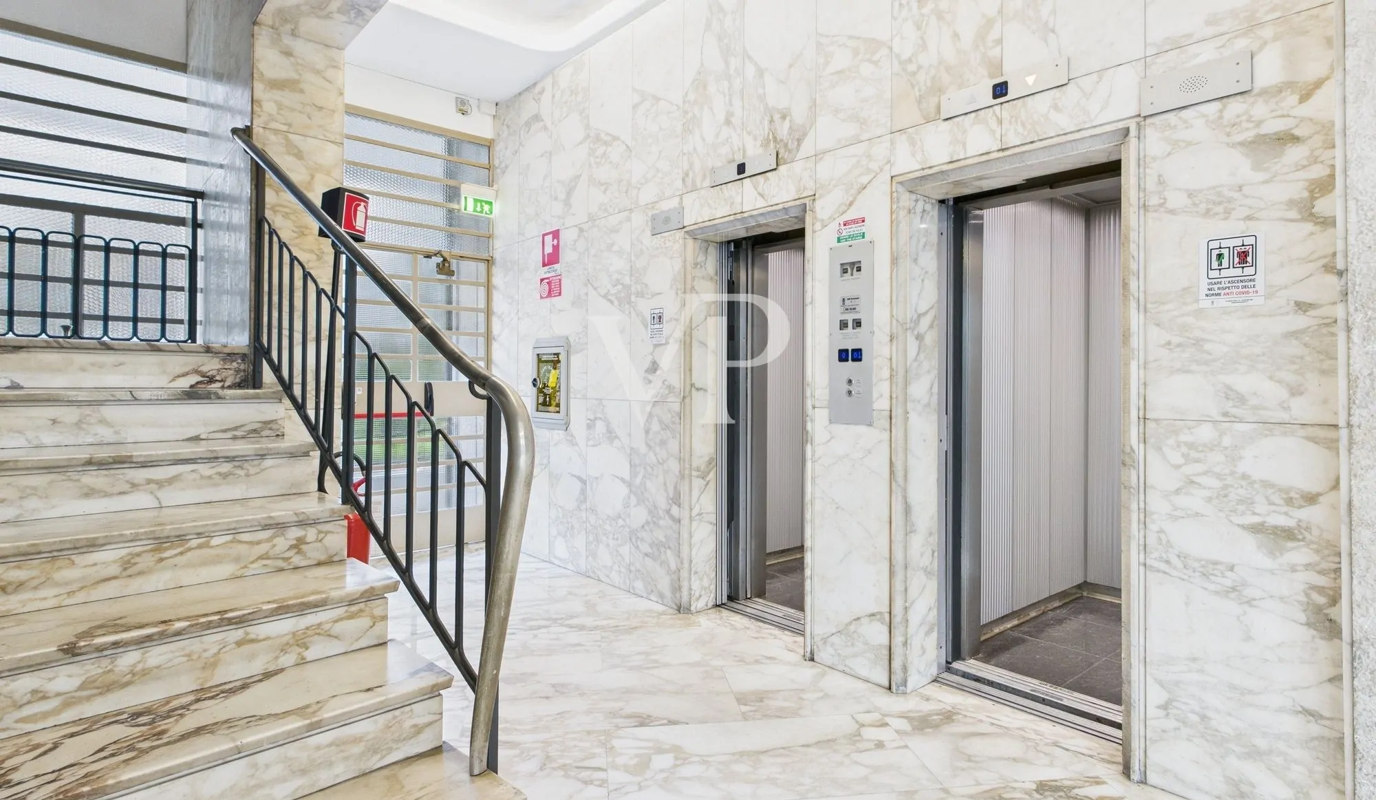 Due ascensori condominiali