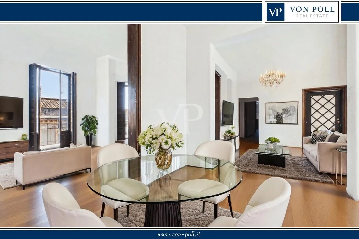 Elegante Attico su Due Piani con Terrazzo in Zona Esclusiva di Catania