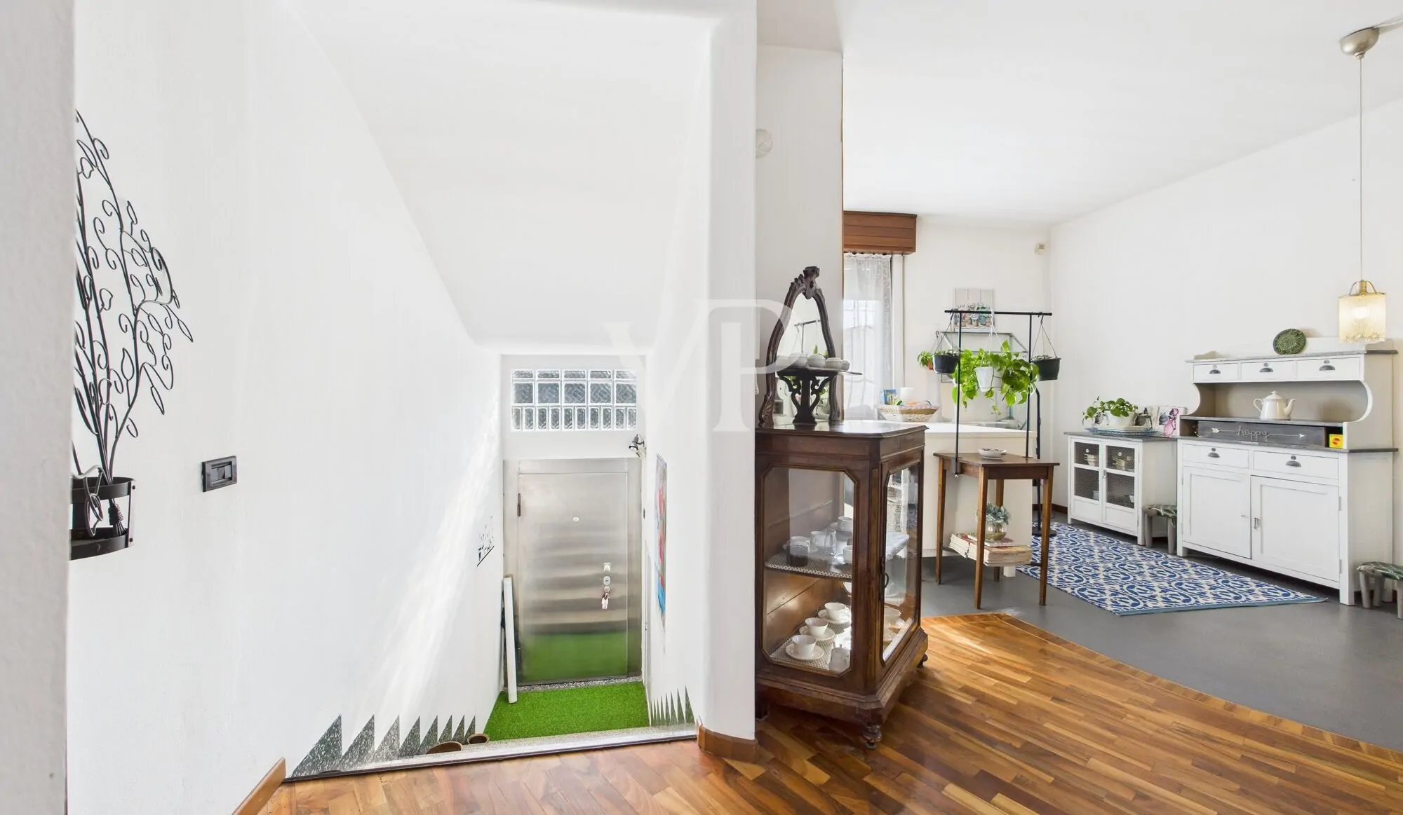 Detached villa in excellent condition with private garden