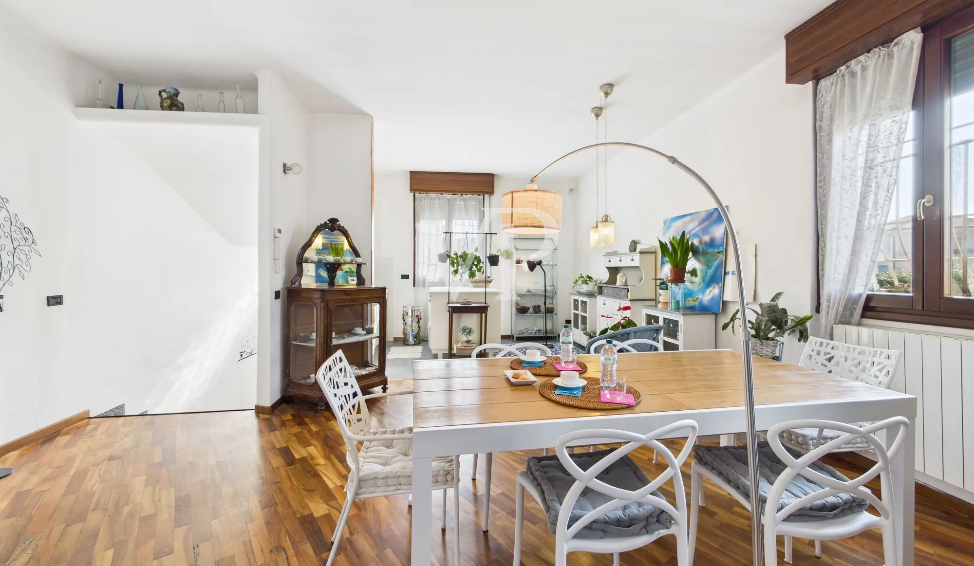 Detached villa in excellent condition with private garden