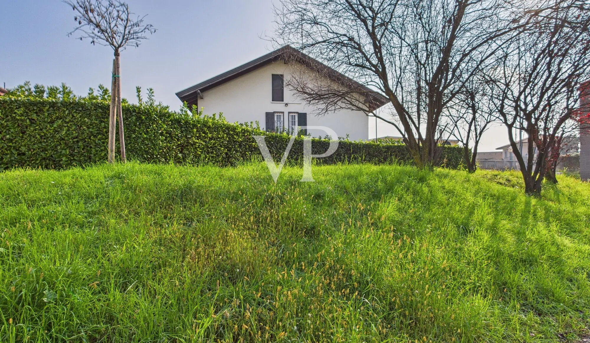 Detached villa in excellent condition with private garden