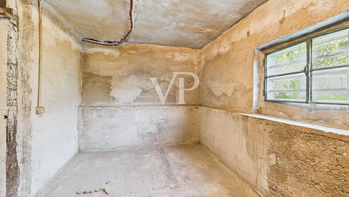 Detached villa in excellent condition with private garden