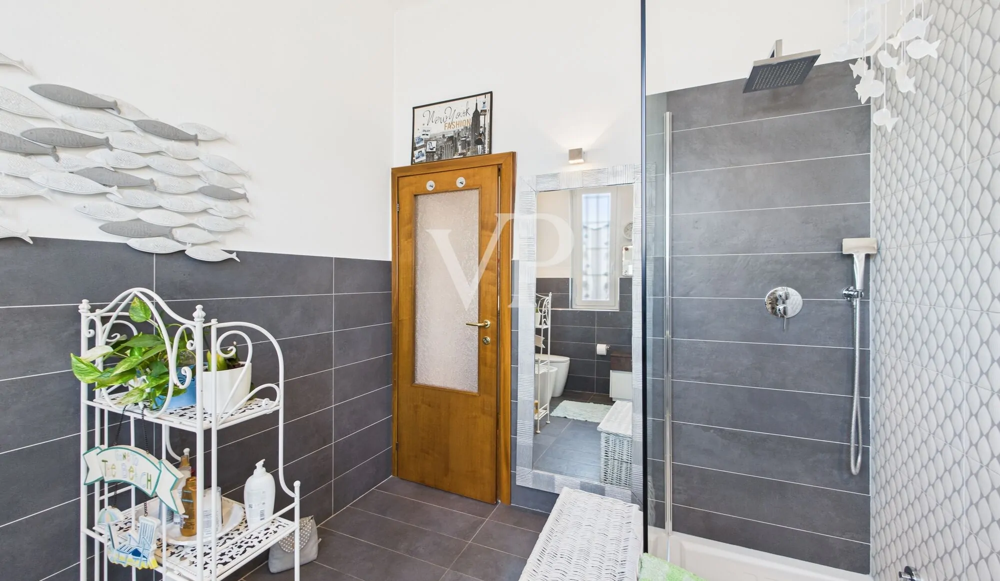 Detached villa in excellent condition with private garden