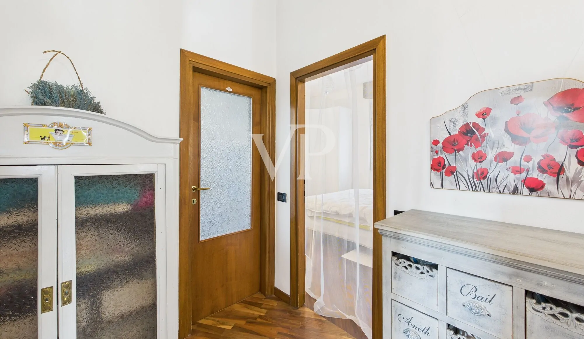 Detached villa in excellent condition with private garden