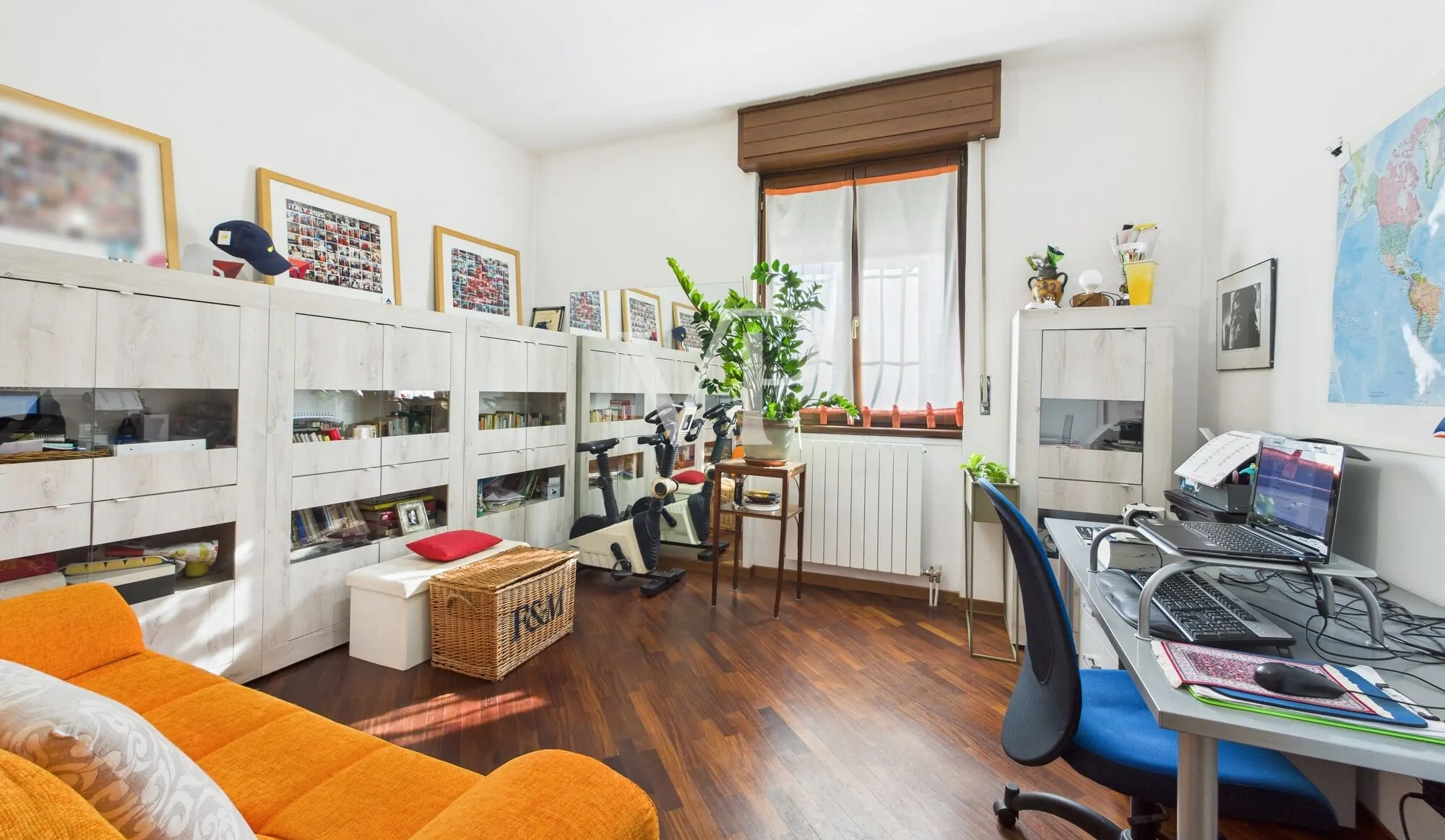 Detached villa in excellent condition with private garden