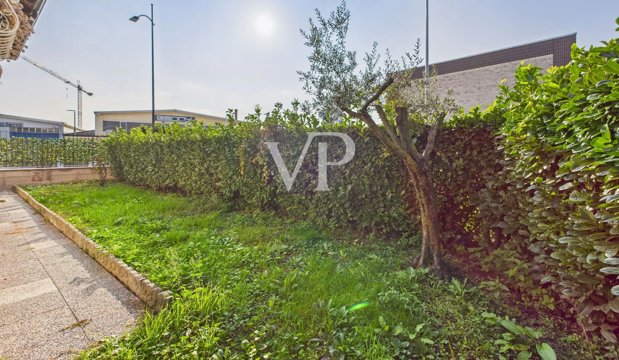 Detached villa in excellent condition with private garden