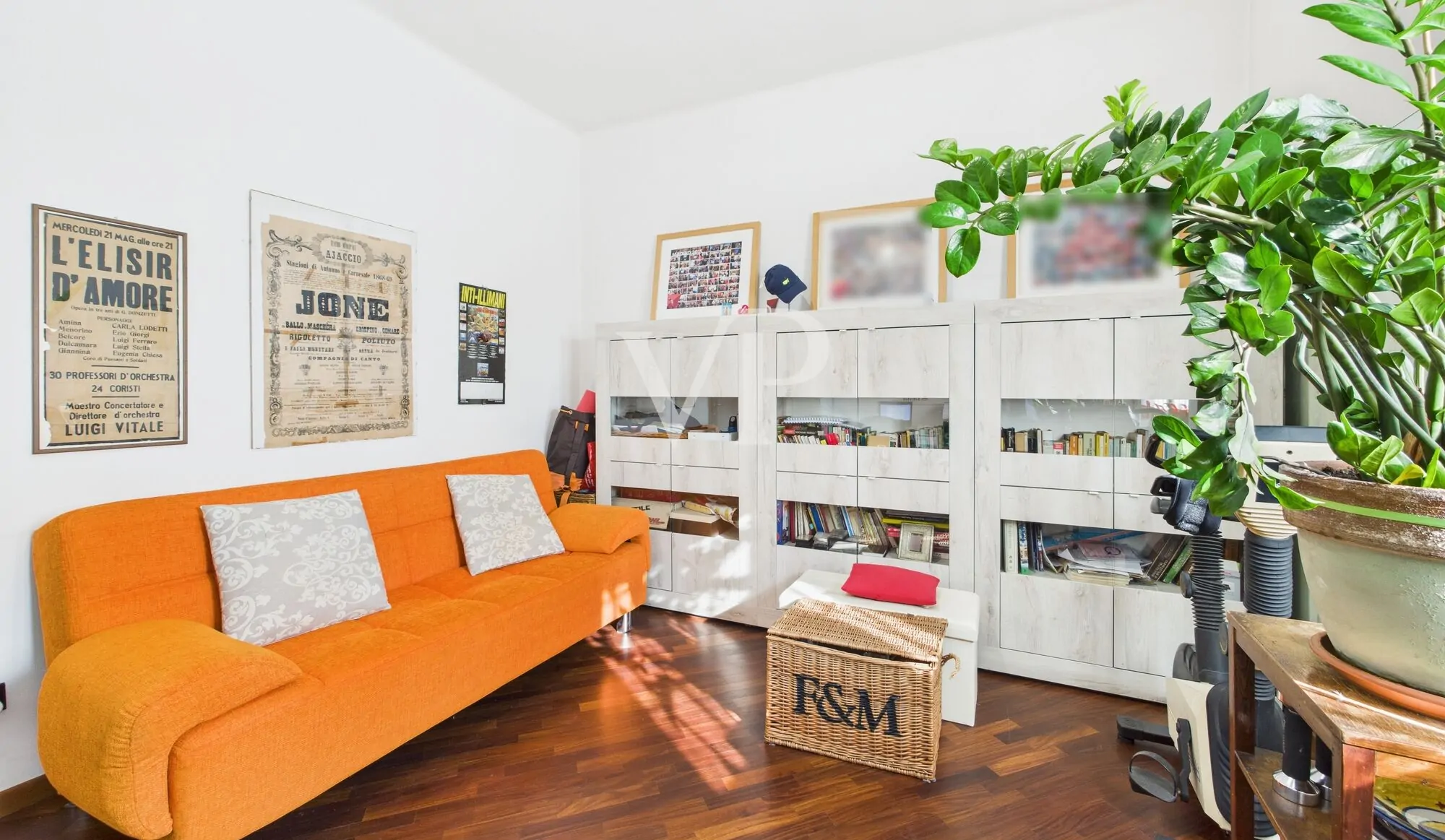 Detached villa in excellent condition with private garden