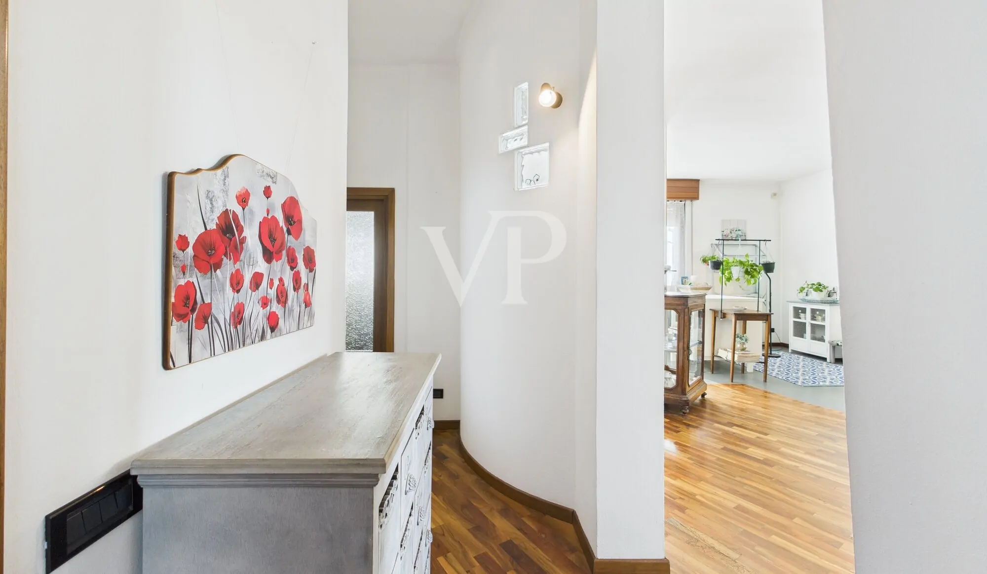 Detached villa in excellent condition with private garden