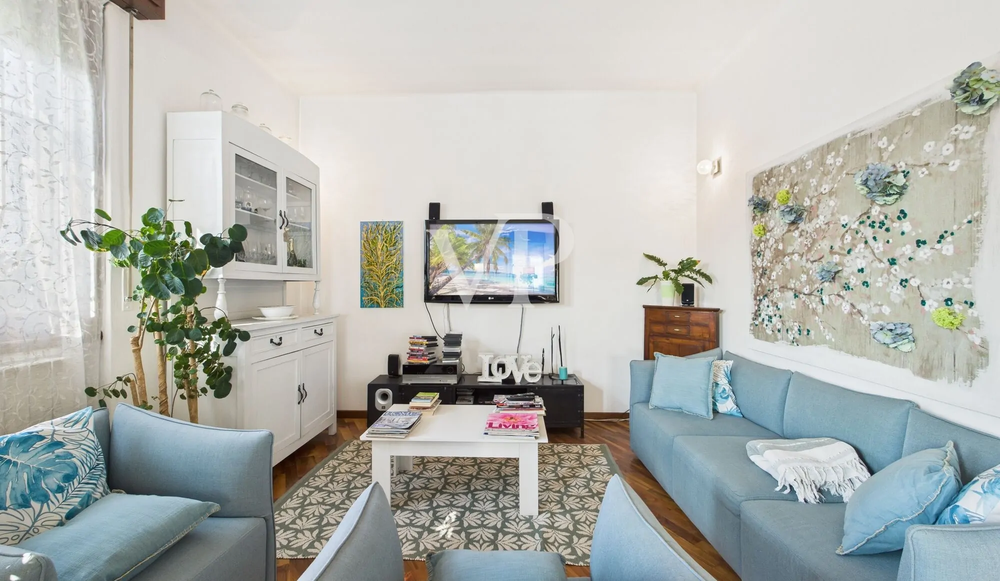 Detached villa in excellent condition with private garden