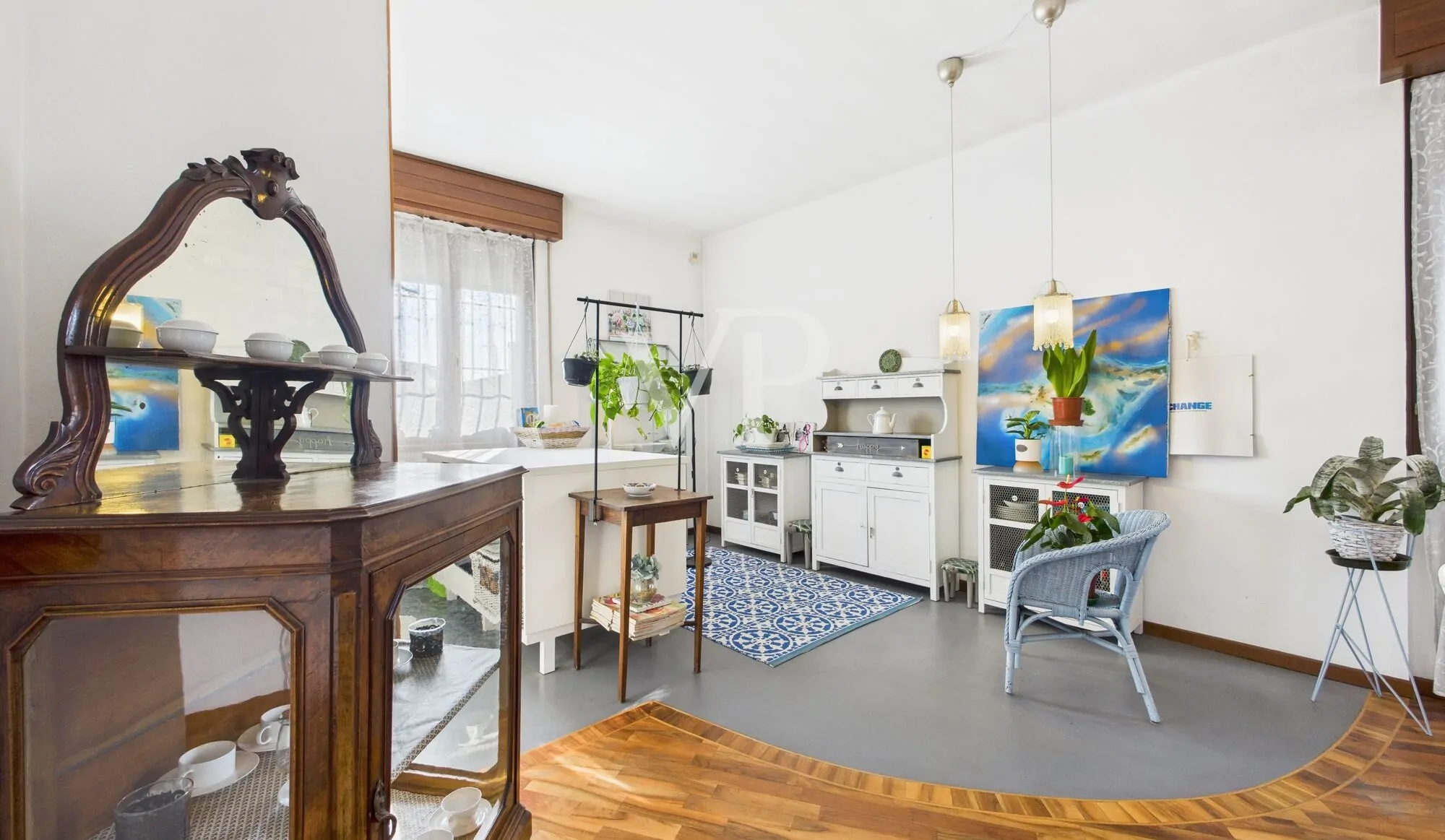 Detached villa in excellent condition with private garden