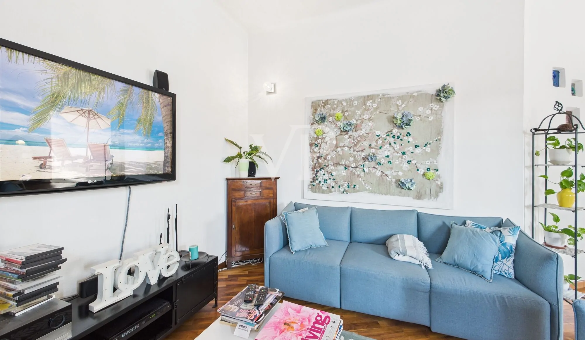 Detached villa in excellent condition with private garden