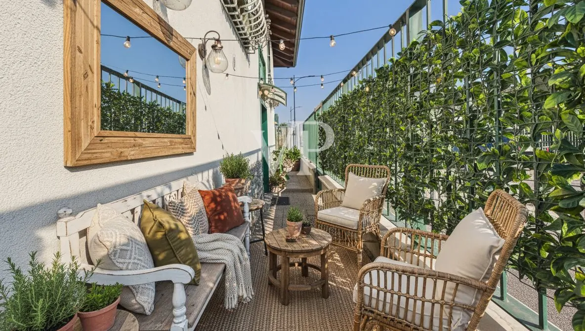 Detached villa in excellent condition with private garden