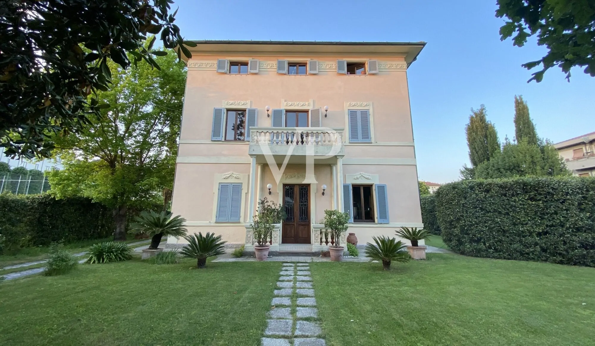 Liberty Villa mit Park - Zeitgenössische Eleganz in Porcari (Lucca)