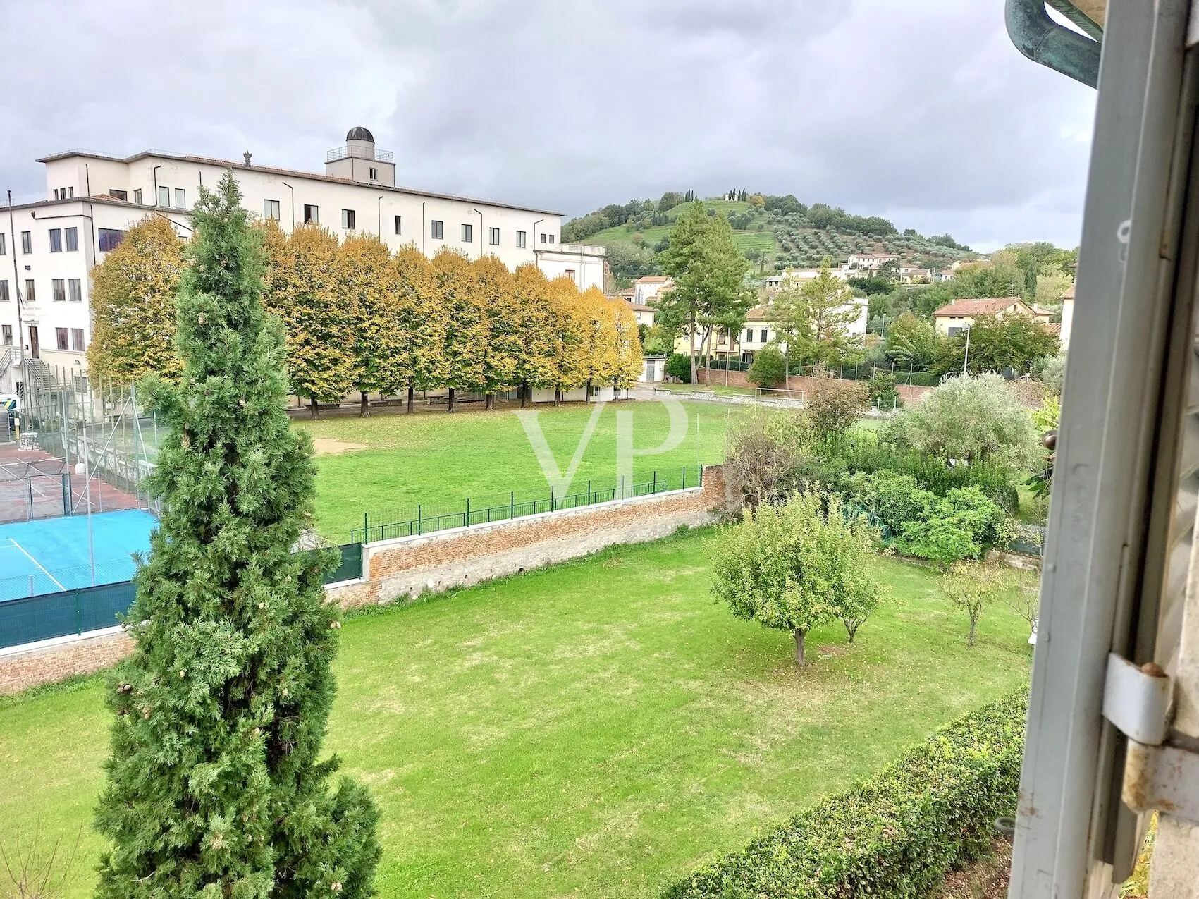 Liberty Villa mit Park - Zeitgenössische Eleganz in Porcari (Lucca)