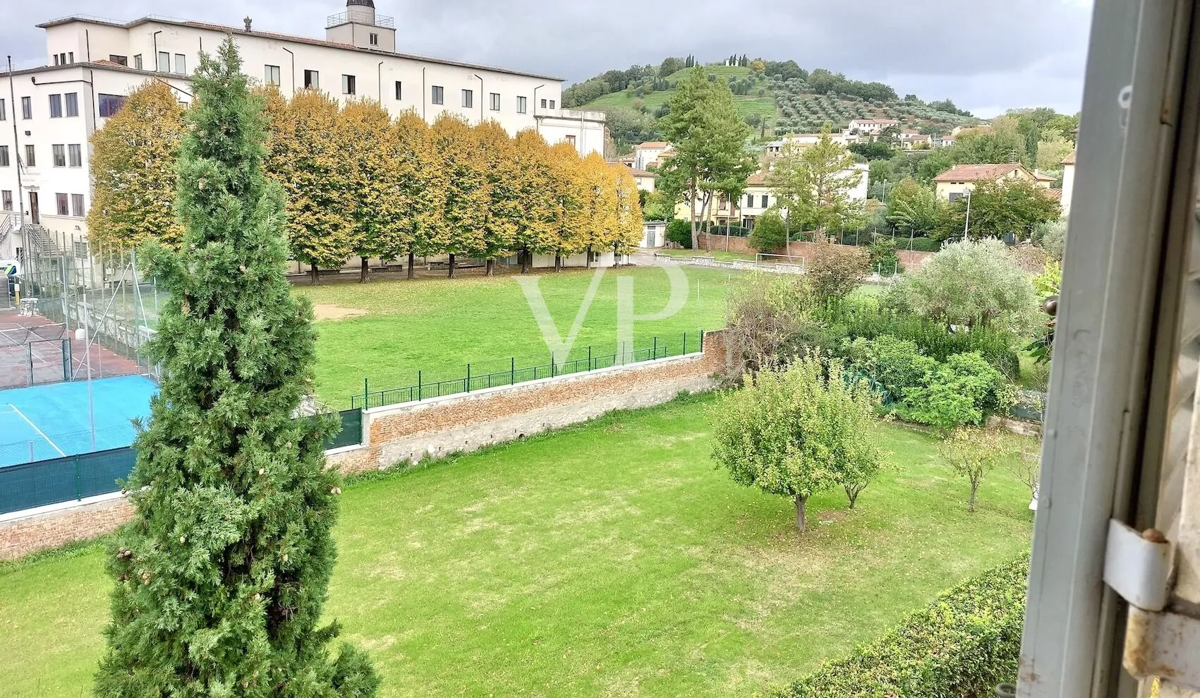 Liberty Villa mit Park - Zeitgenössische Eleganz in Porcari (Lucca)