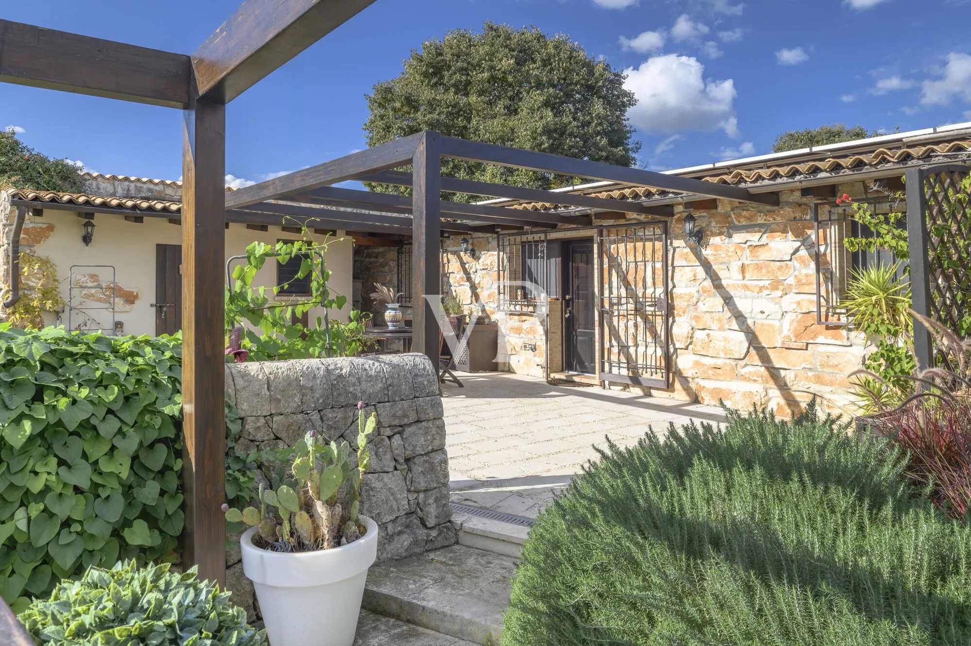 Prestigious farmhouse from 1895