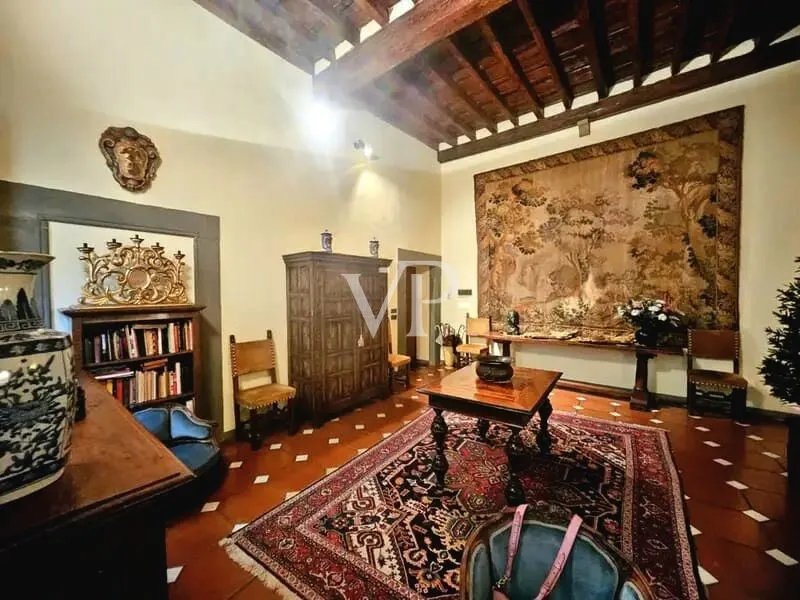 Very Central High Representative Apartment