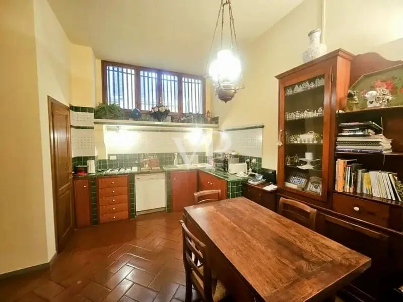 Very Central High Representative Apartment