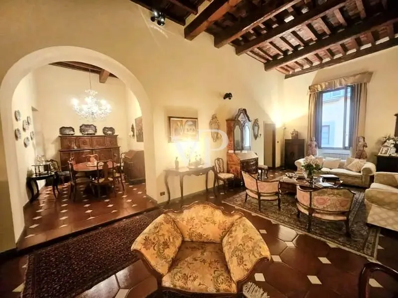 Very Central High Representative Apartment