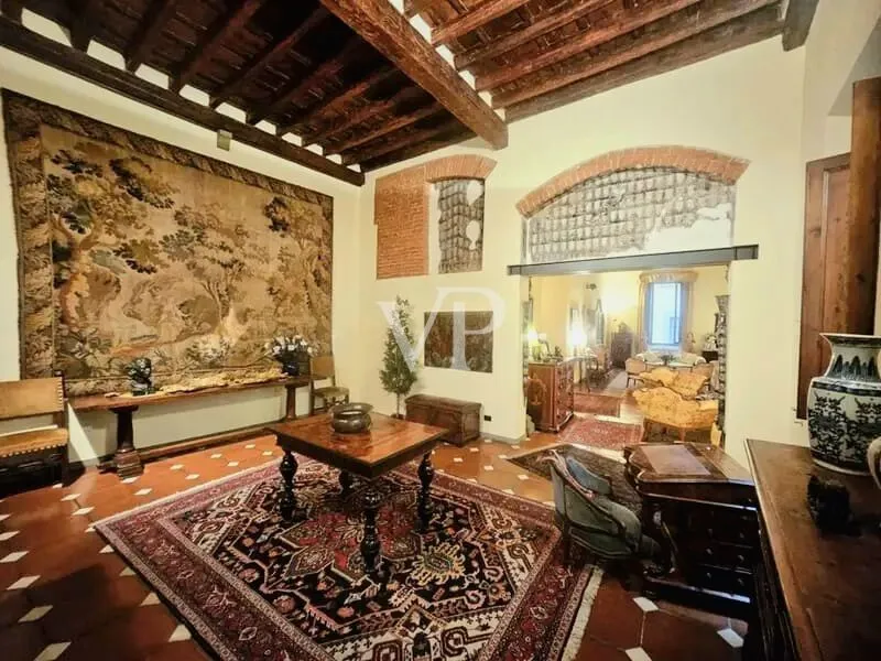 Very Central High Representative Apartment