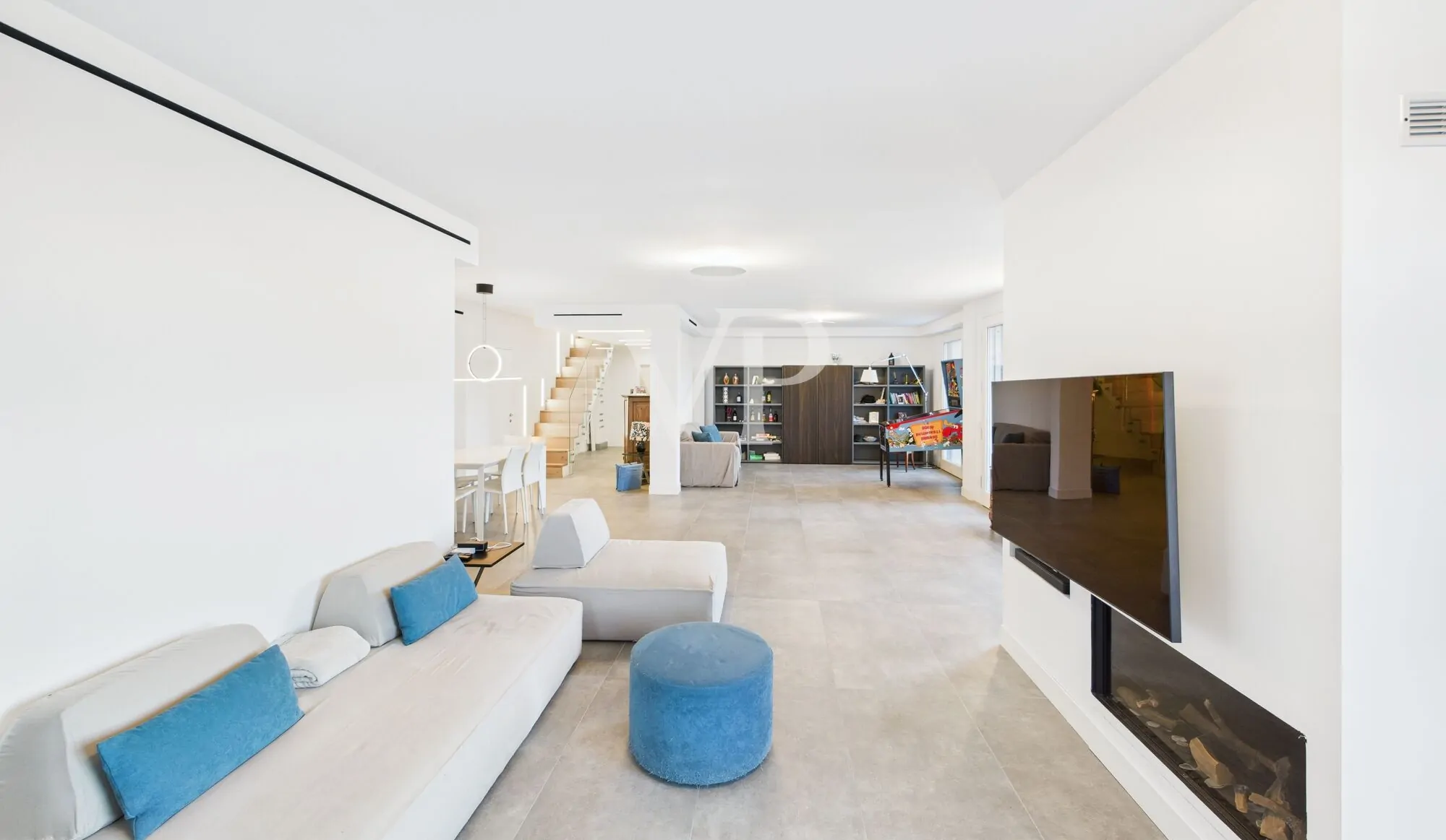 Villa 2 salone parte con divani