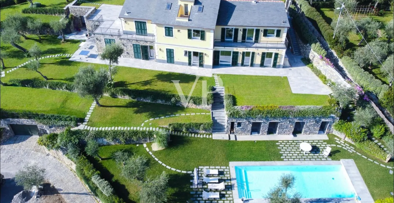 Beautiful villa, already two units, with swimming pool, garden and olive grove