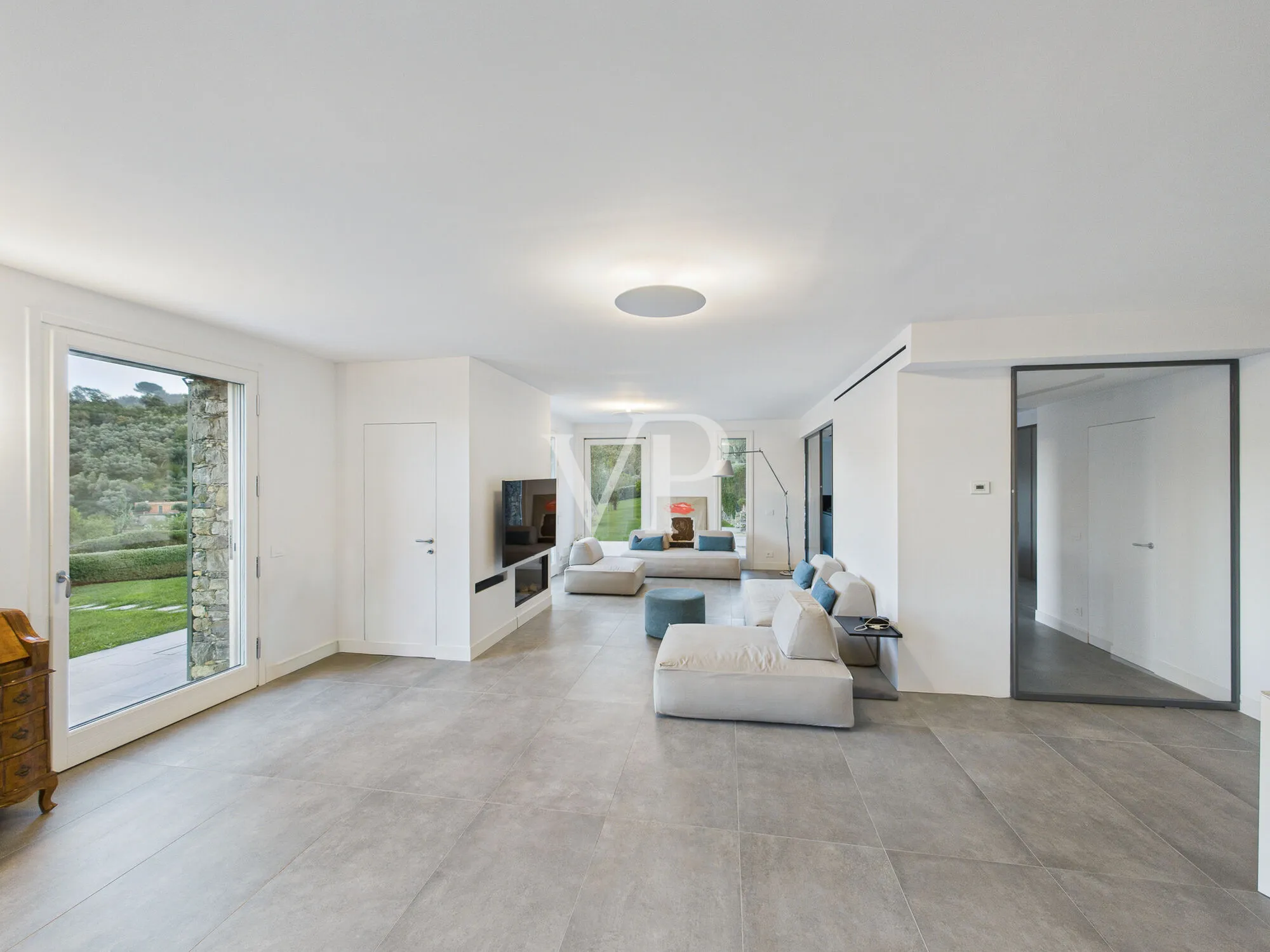 Villa 2 salone con accesso a cucina