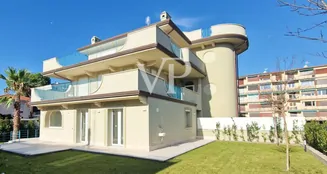 von_poll_real_estate_property_IT252942632_image_1