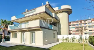 von_poll_real_estate_property_IT252942632_image_0