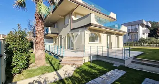 von_poll_real_estate_property_IT252942632_image_2